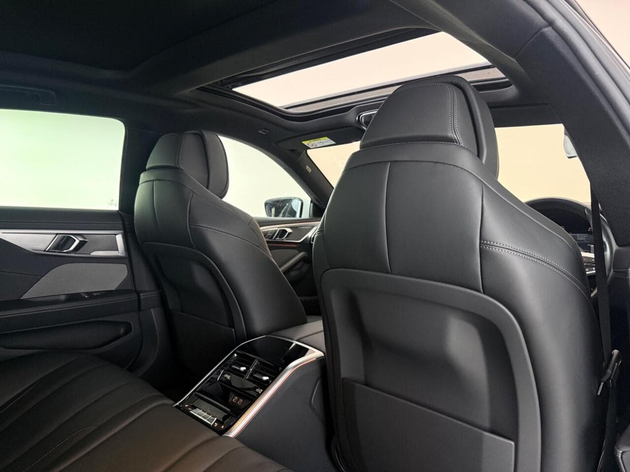 BMW 8 Series Gran Coupe thumbnail Seats Rear