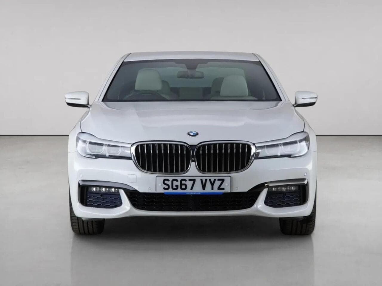 BMW 7 Series thumbnail Front