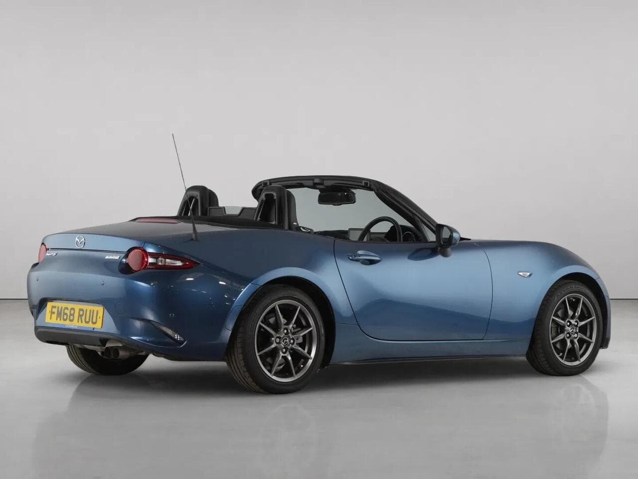 Mazda MX-5 thumbnail Rear Right