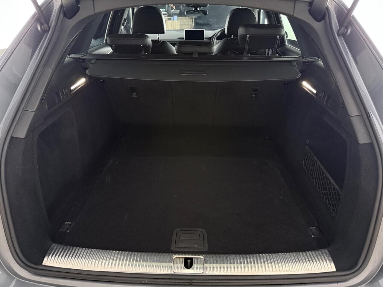 Audi A4 Avant thumbnail Boot