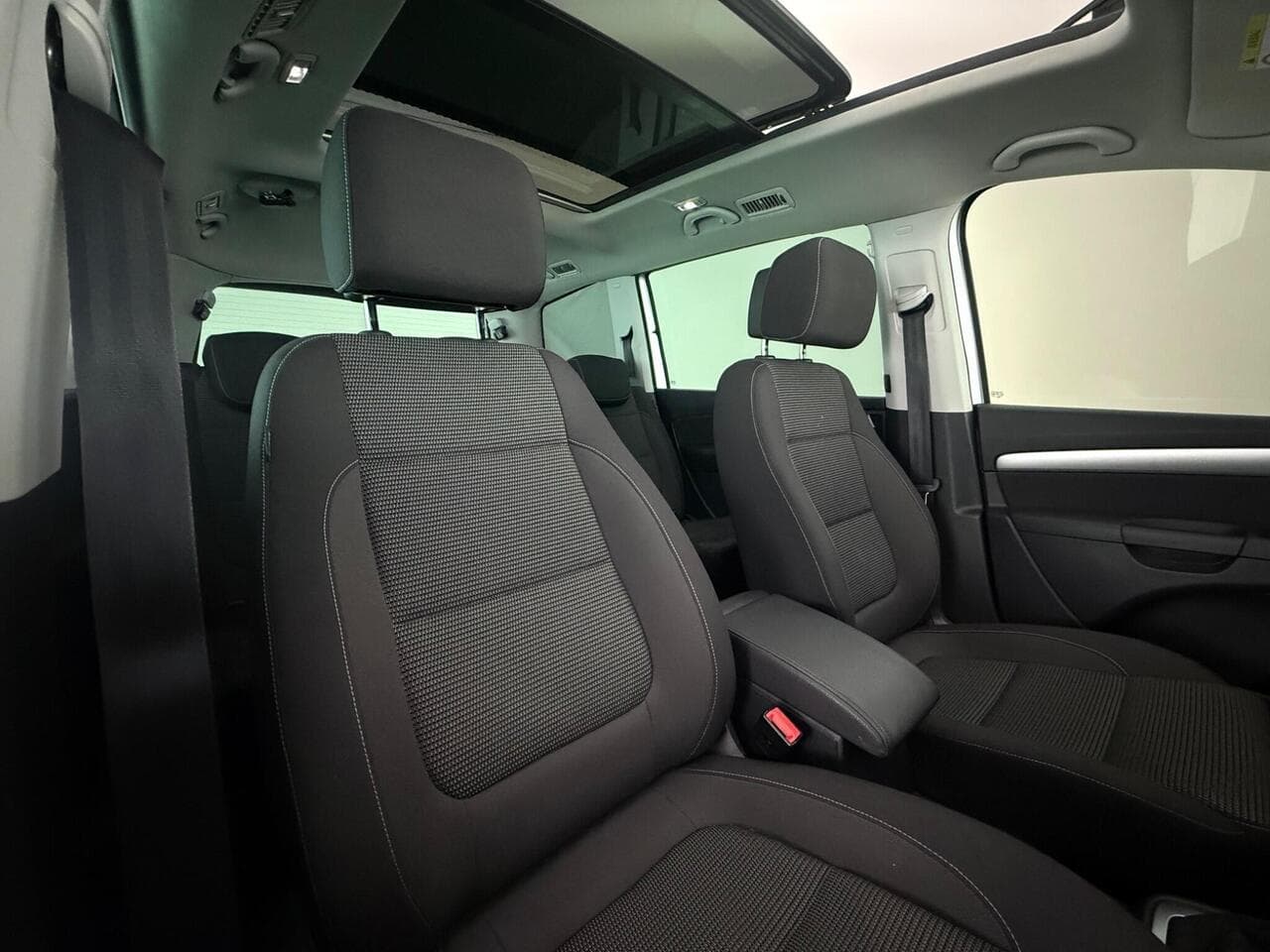 Volkswagen Sharan thumbnail Seats Rear