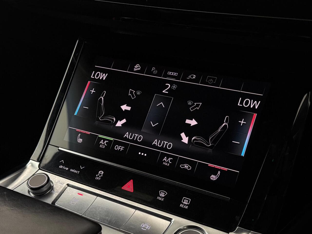 Audi e-tron thumbnail Infotainment System
