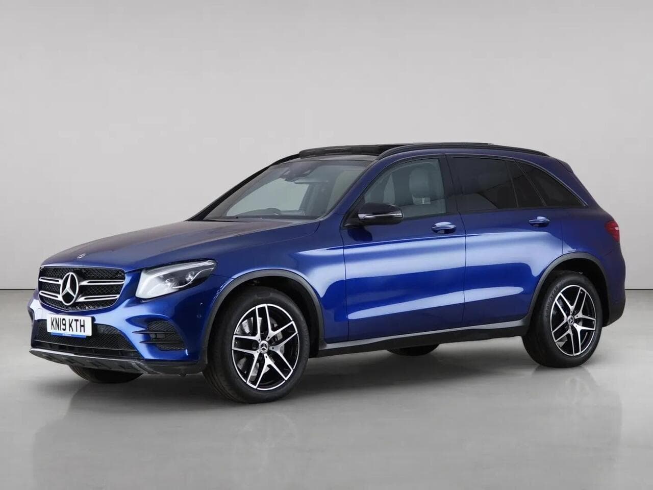 Mercedes-Benz GLC thumbnail Front Left