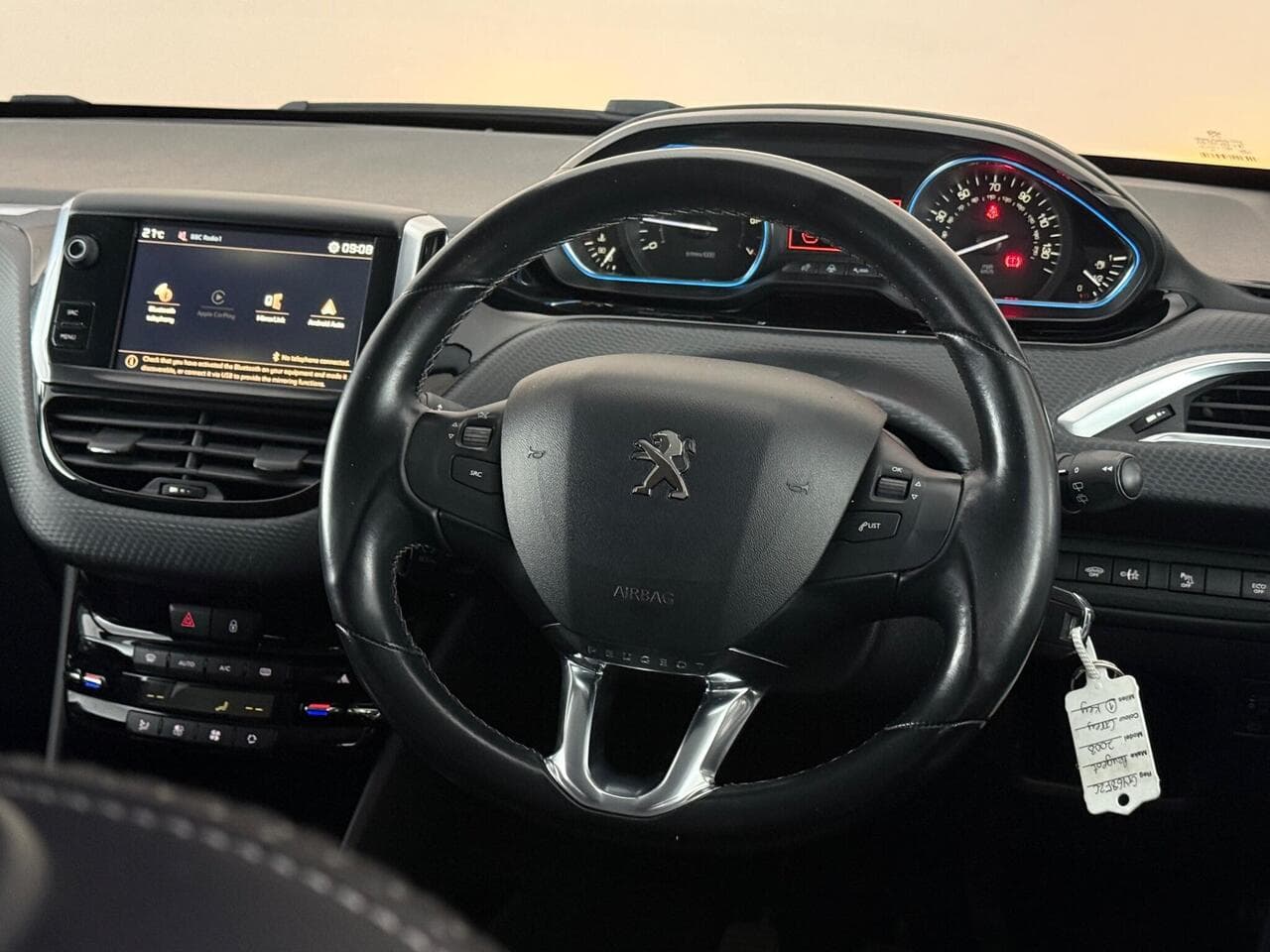 Peugeot 2008 thumbnail Steering Wheel
