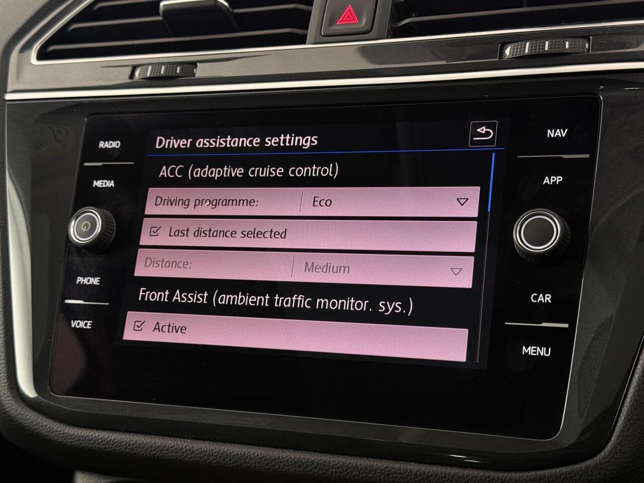 Volkswagen Tiguan thumbnail Infotainment System