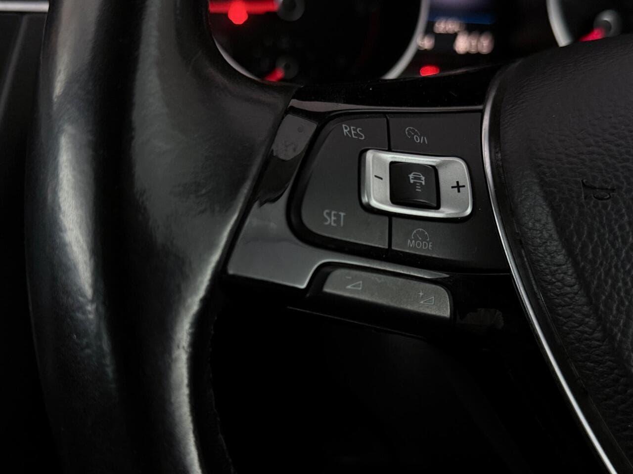 Volkswagen Tiguan thumbnail Misc Controls