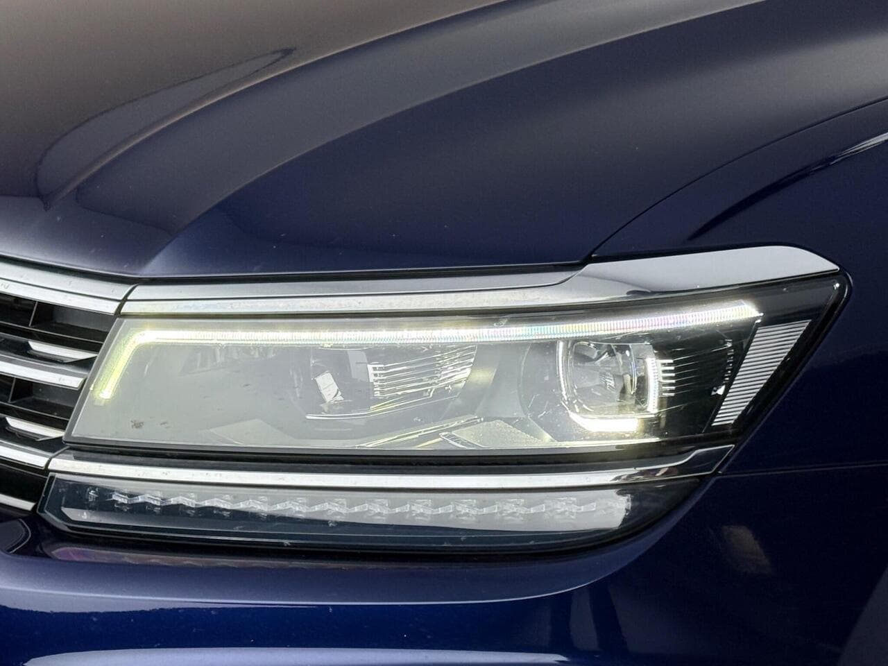 Volkswagen Tiguan thumbnail Lights Front