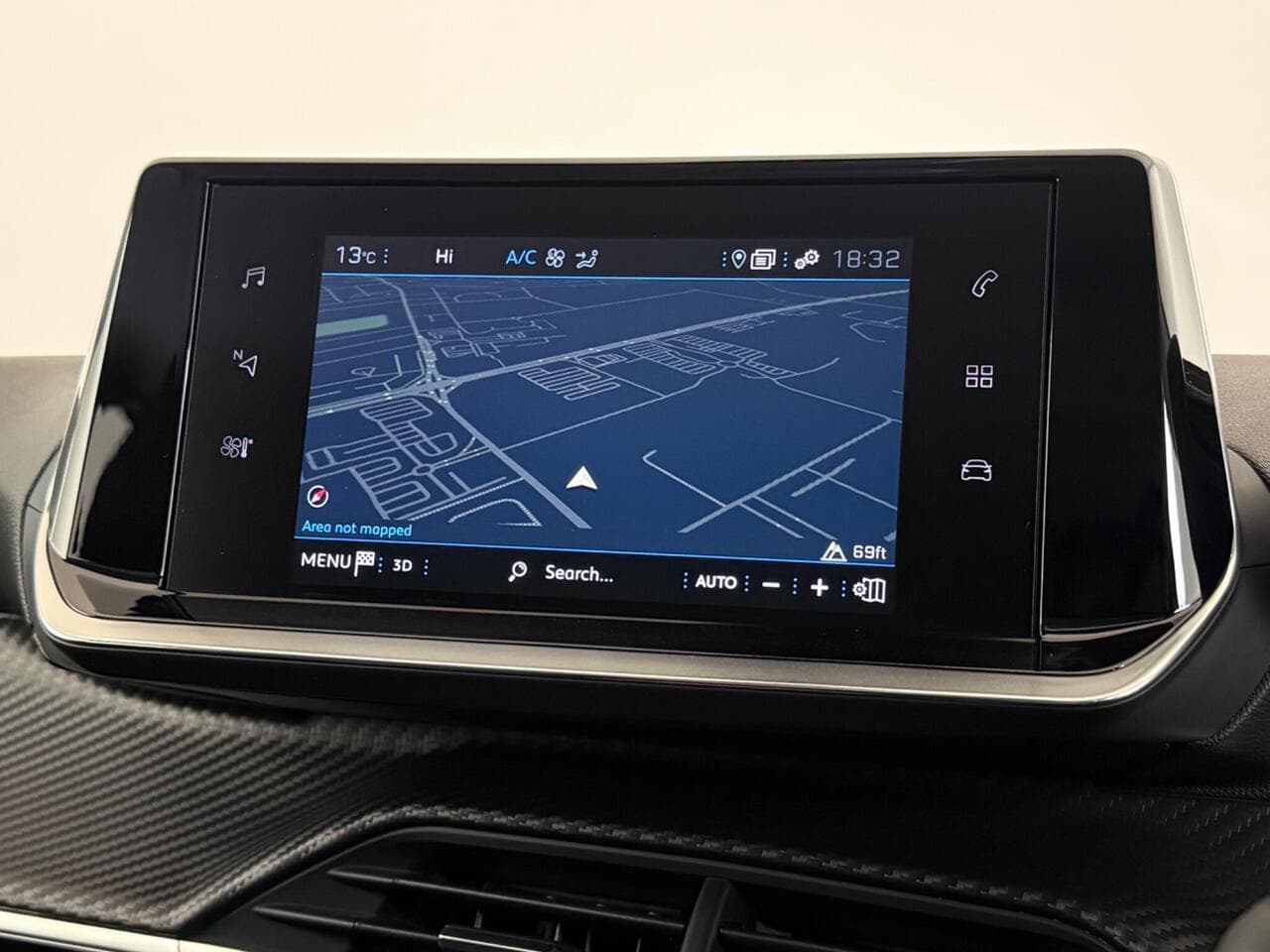 Peugeot 208 thumbnail Infotainment System