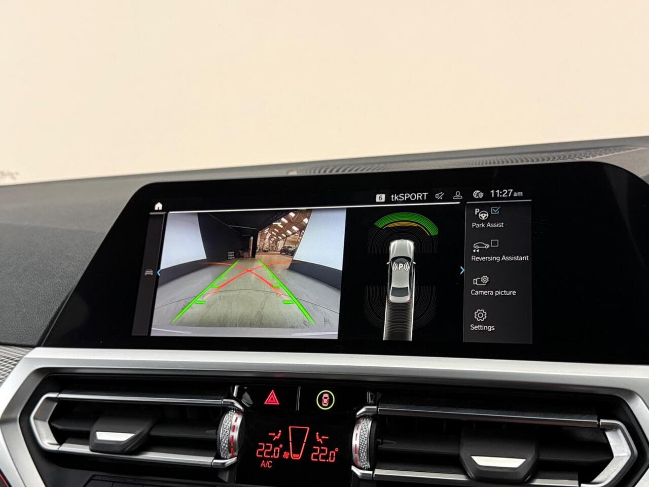 BMW 3 Series thumbnail Infotainment System