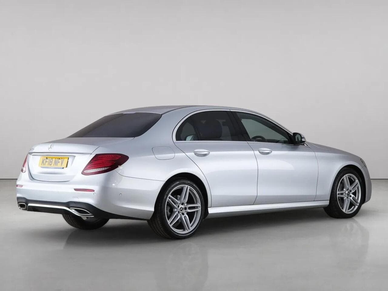 Mercedes-Benz E Class thumbnail Rear Right