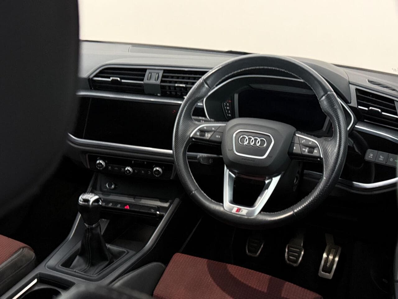 Audi Q3 thumbnail Steering Wheel