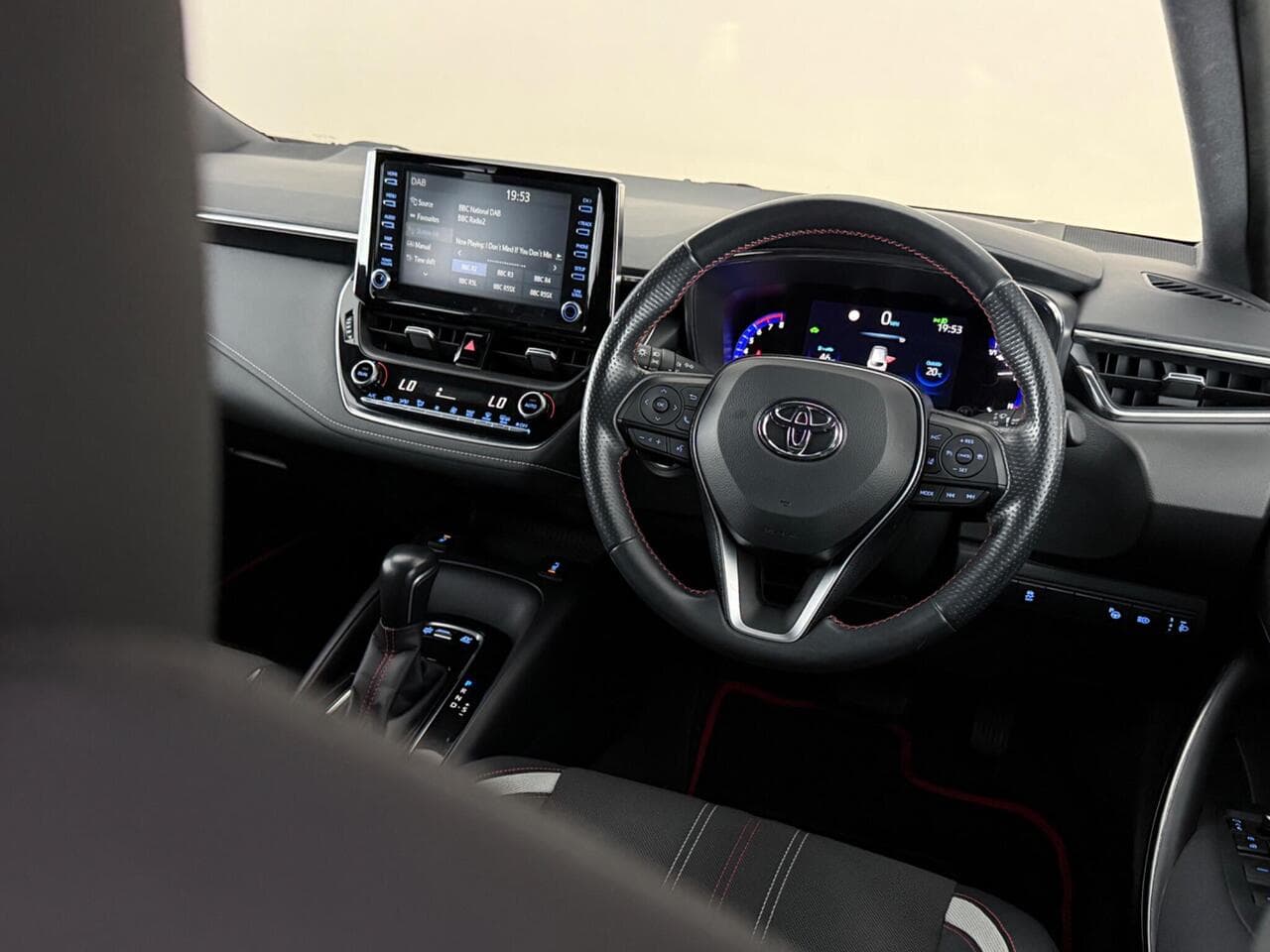 Toyota Corolla thumbnail Interior Front