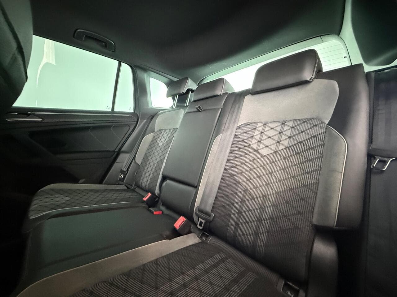 Volkswagen Tiguan thumbnail Seats Rear
