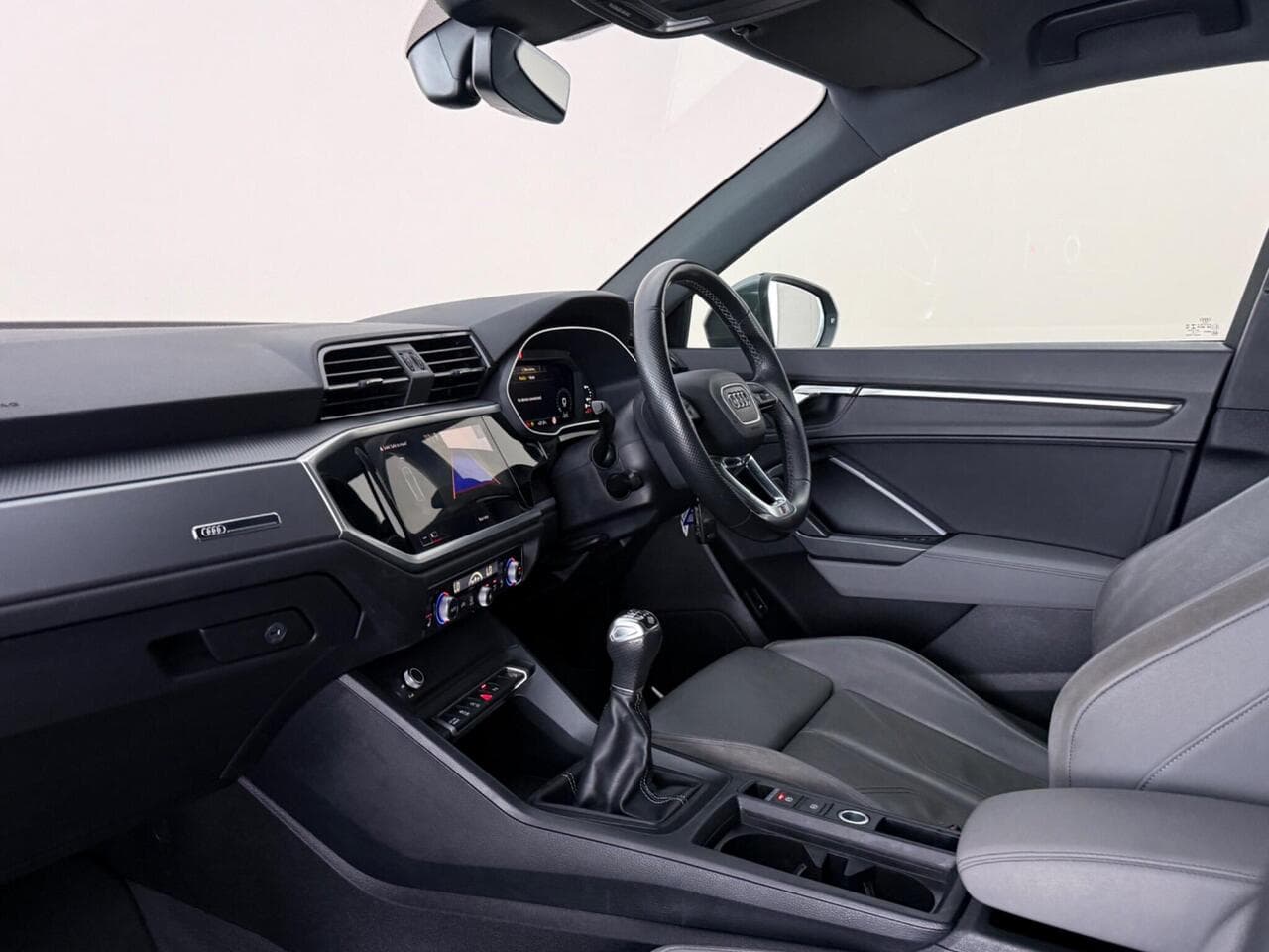Audi Q3 thumbnail Interior Front