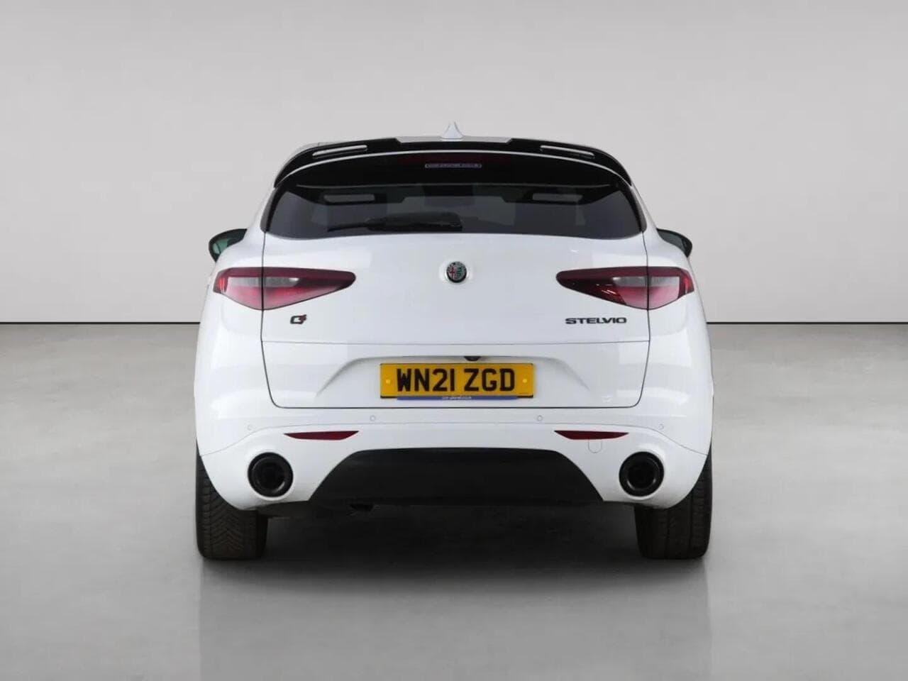 Alfa Romeo Stelvio thumbnail Rear