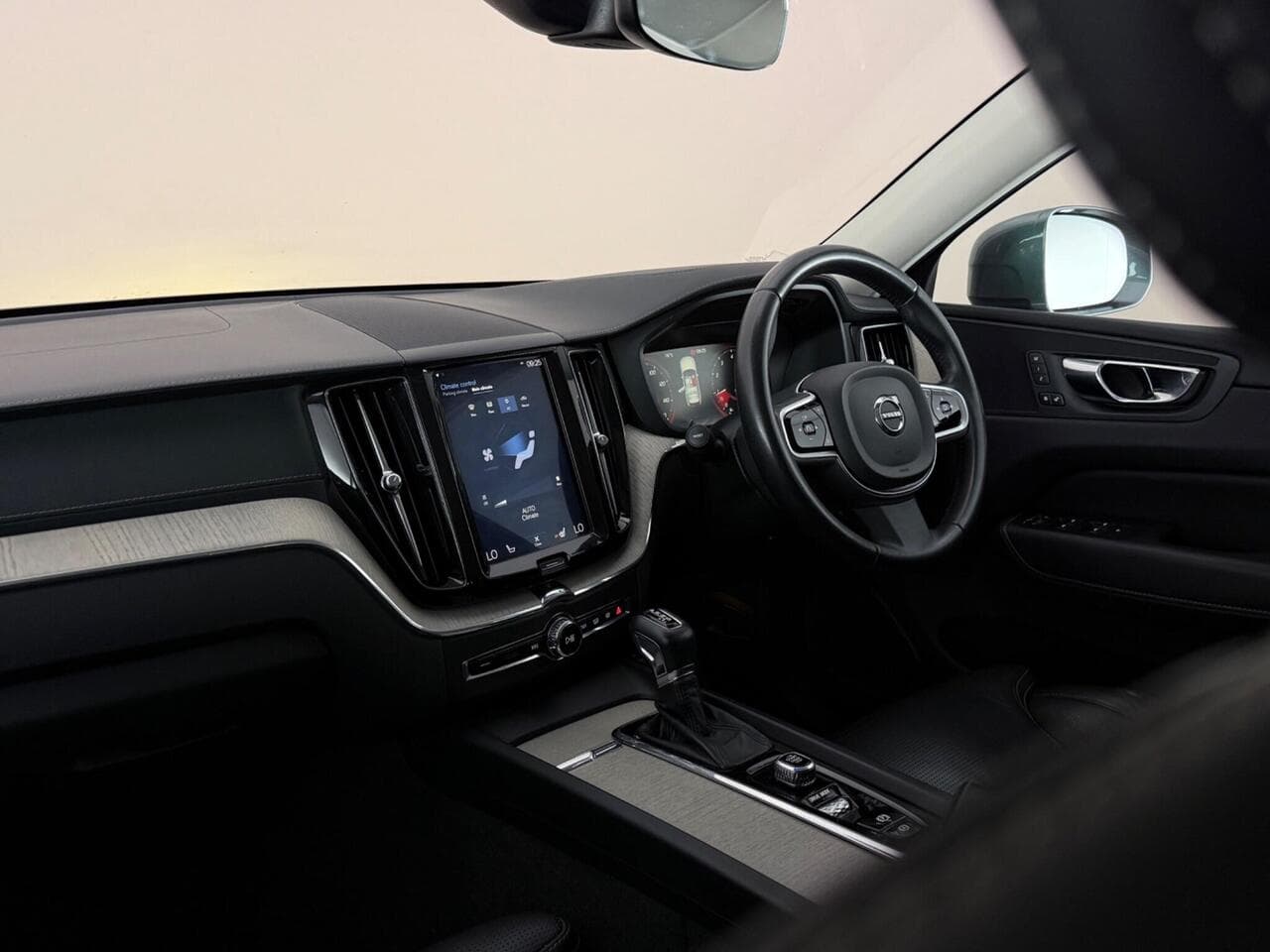 Volvo XC60 thumbnail Interior Front