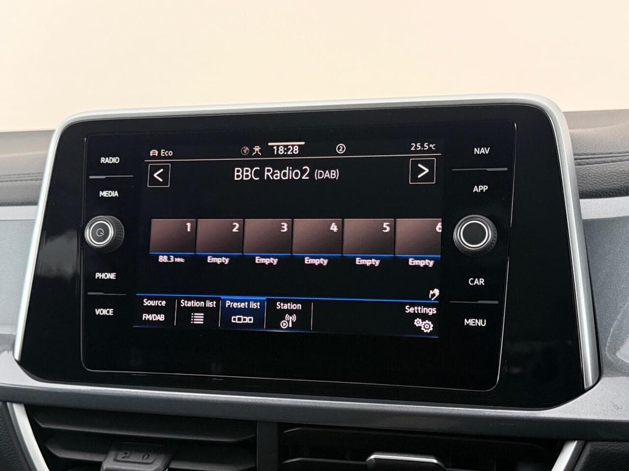 Volkswagen T-Roc thumbnail Infotainment System