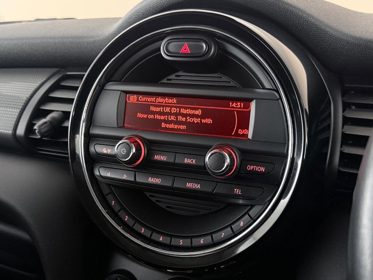 MINI Hatch thumbnail Infotainment System