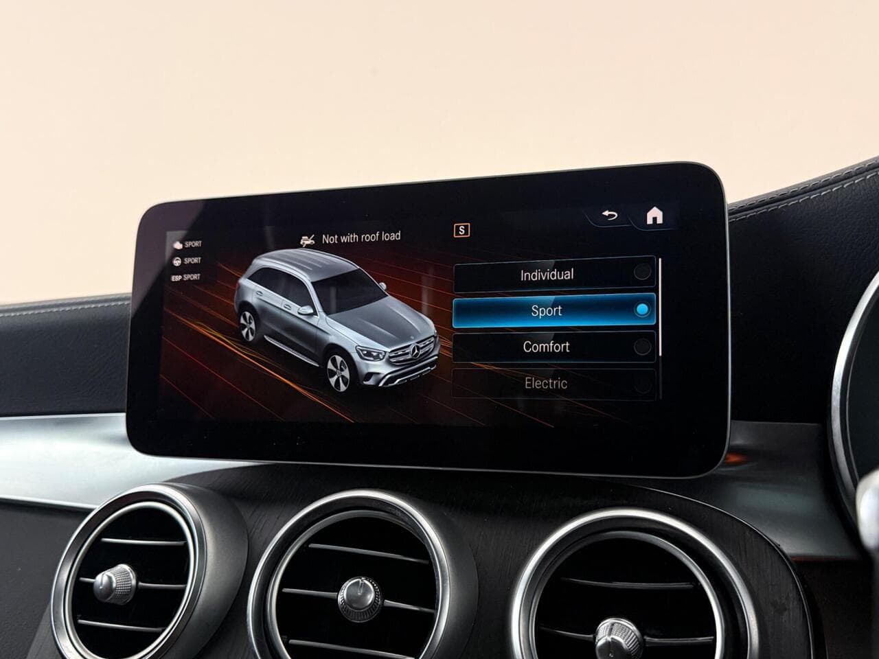 Mercedes-Benz GLC thumbnail Infotainment System