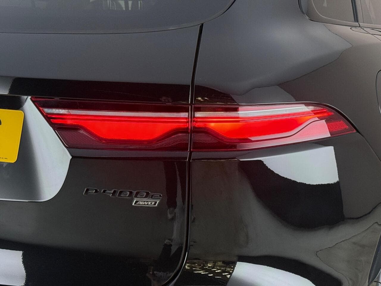 Jaguar F-PACE thumbnail Lights Rear
