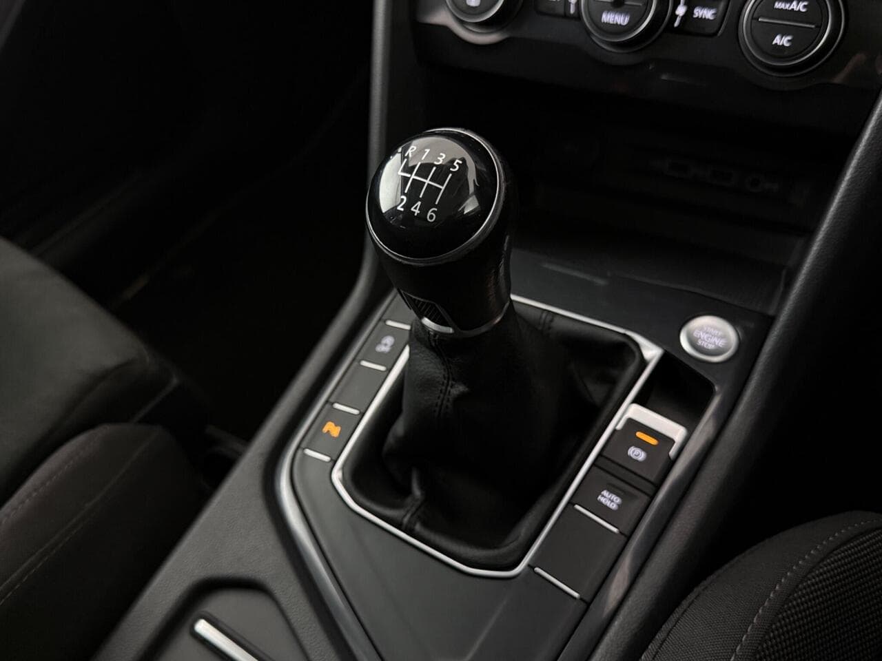Volkswagen Tiguan Allspace thumbnail Interior Front