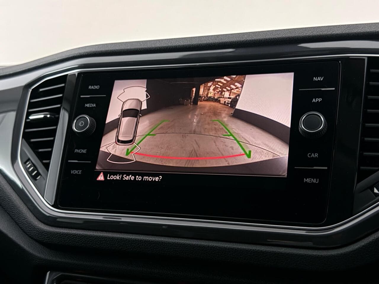 Volkswagen T-Roc thumbnail Infotainment System