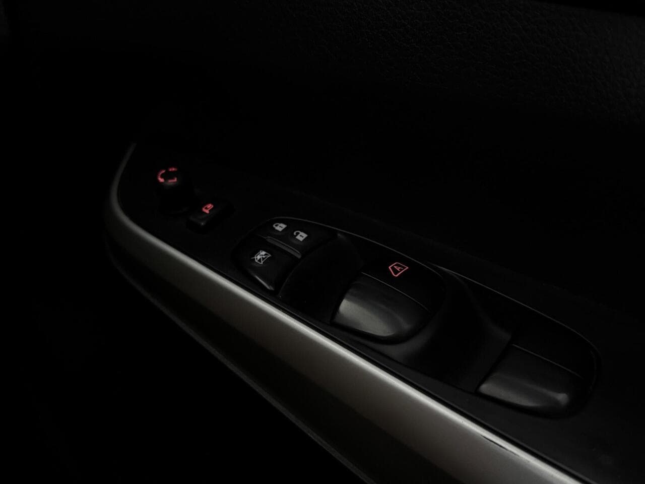 Nissan Navara thumbnail Misc Controls