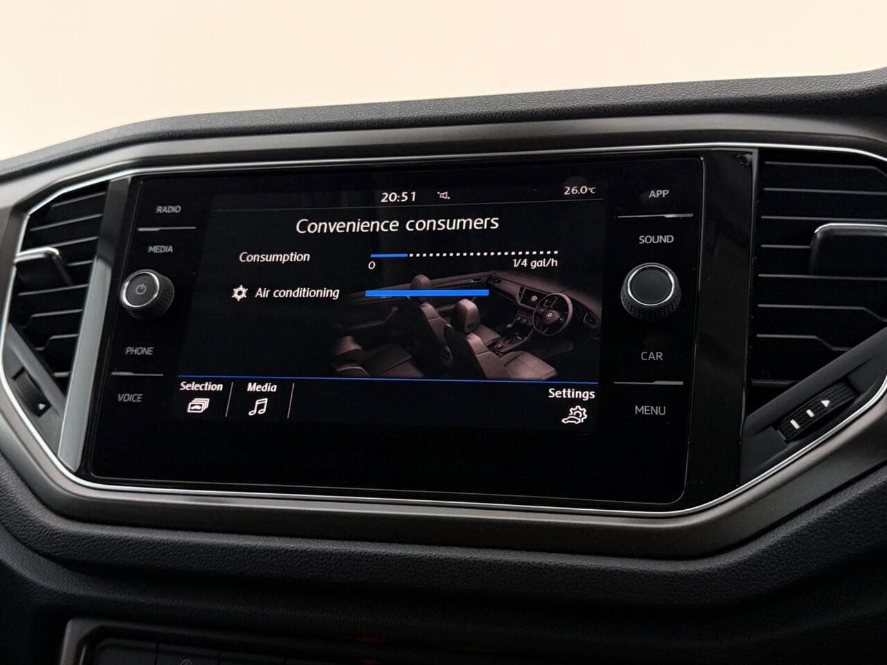 Volkswagen T-Roc thumbnail Infotainment System