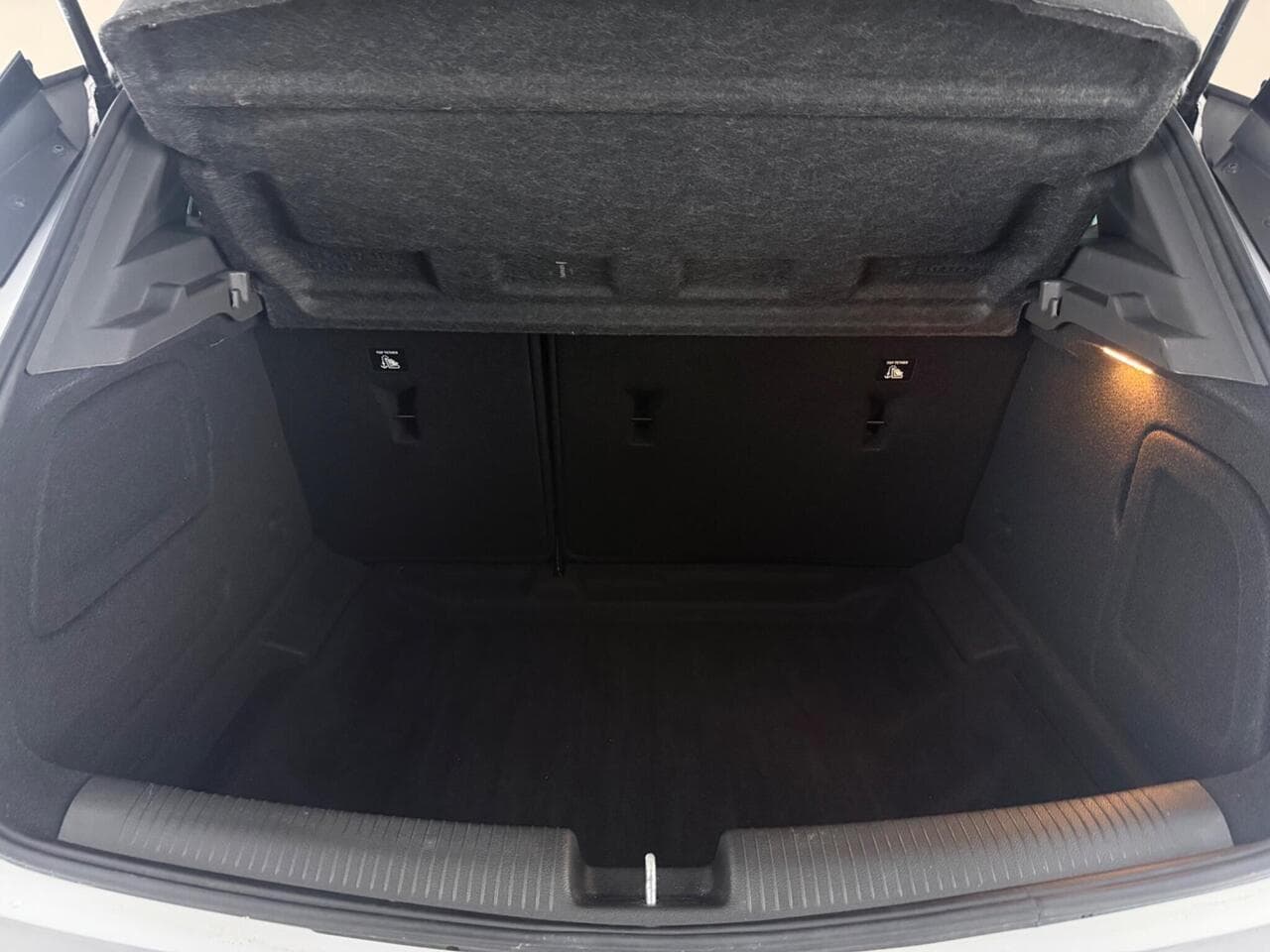 Vauxhall Astra thumbnail Boot
