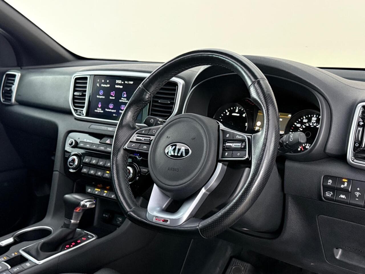 Kia Sportage thumbnail Steering Wheel