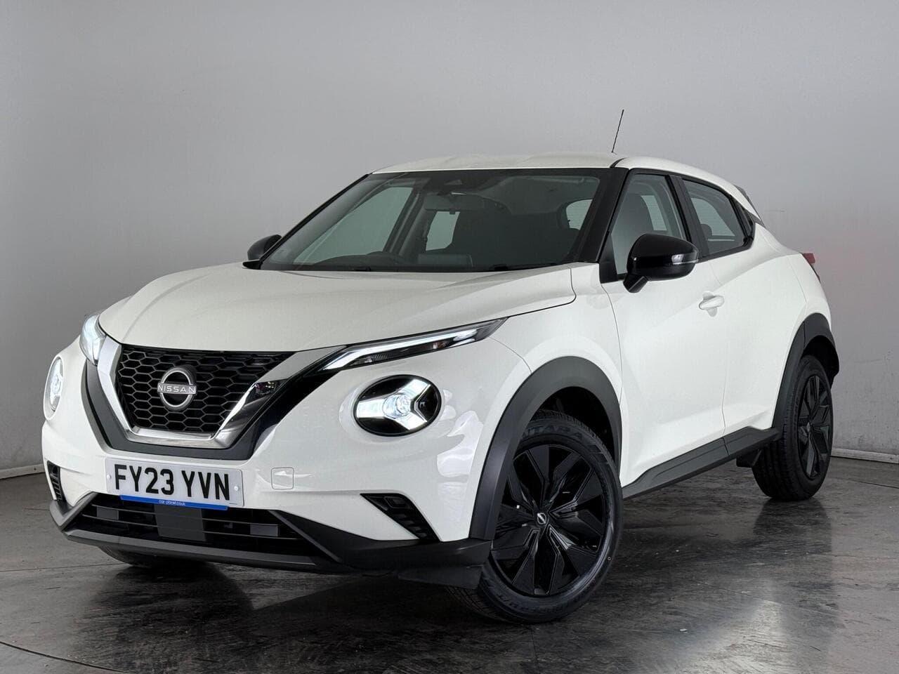Nissan Juke thumbnail Front Left