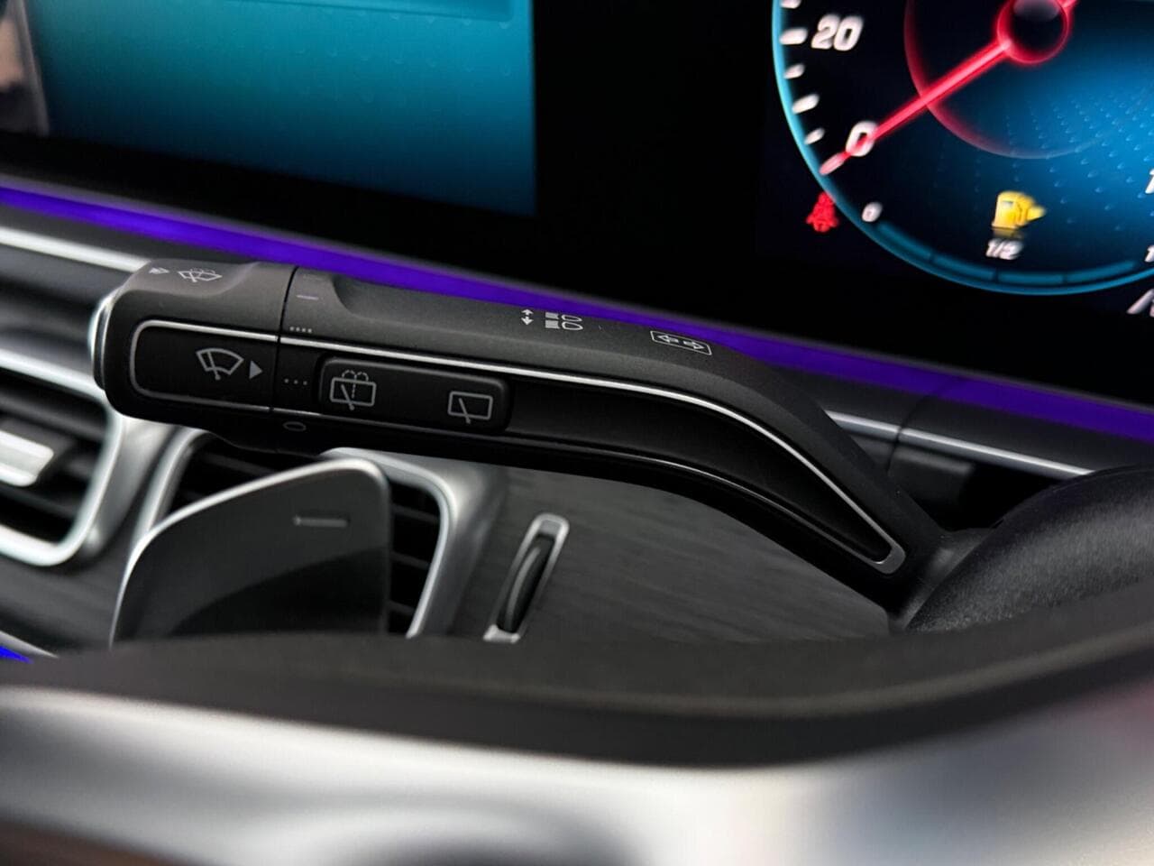 Mercedes-Benz GLE thumbnail Misc Controls