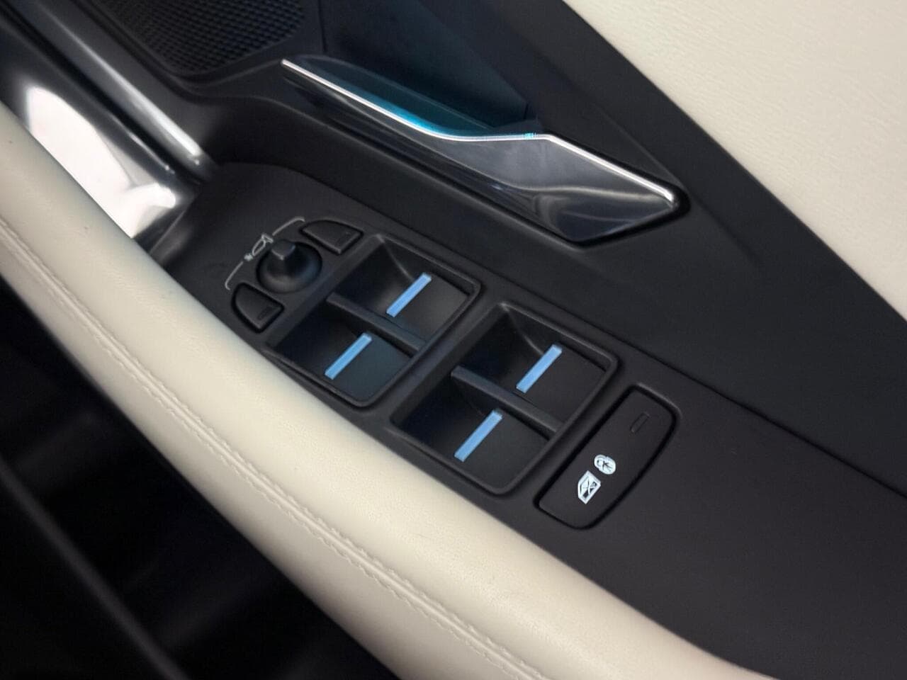 Jaguar E-PACE thumbnail Inconclusive