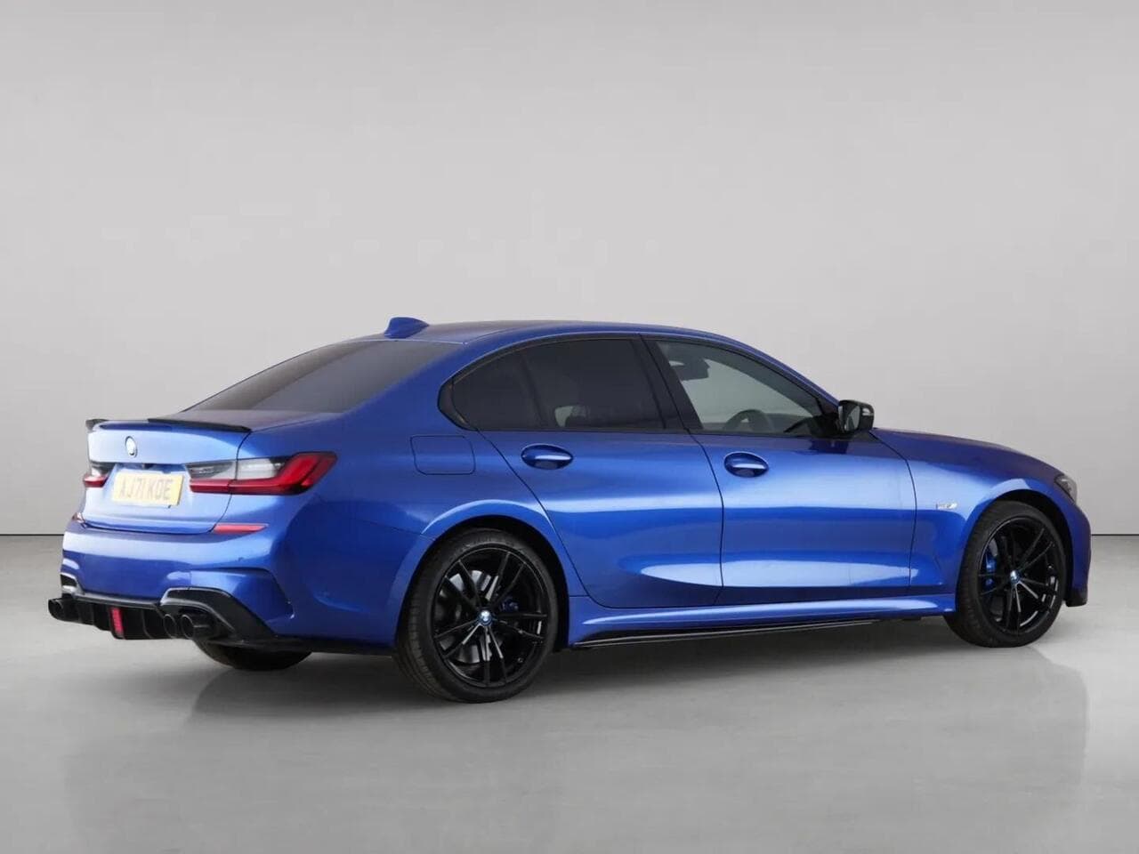 BMW 3 Series thumbnail Rear Right