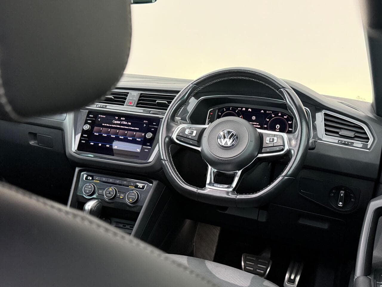 Volkswagen Tiguan thumbnail Interior Front