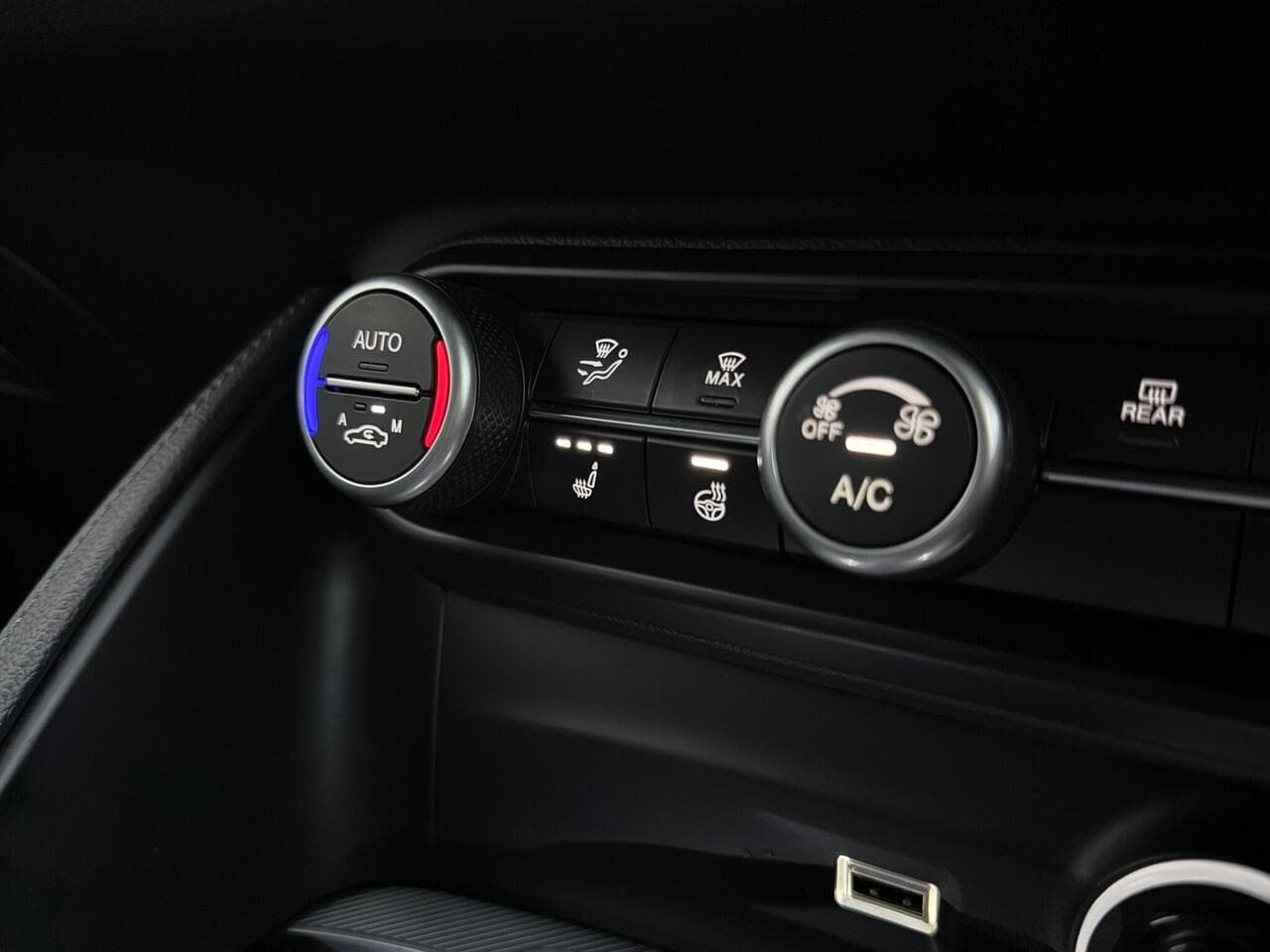 Alfa Romeo Stelvio thumbnail Misc Controls