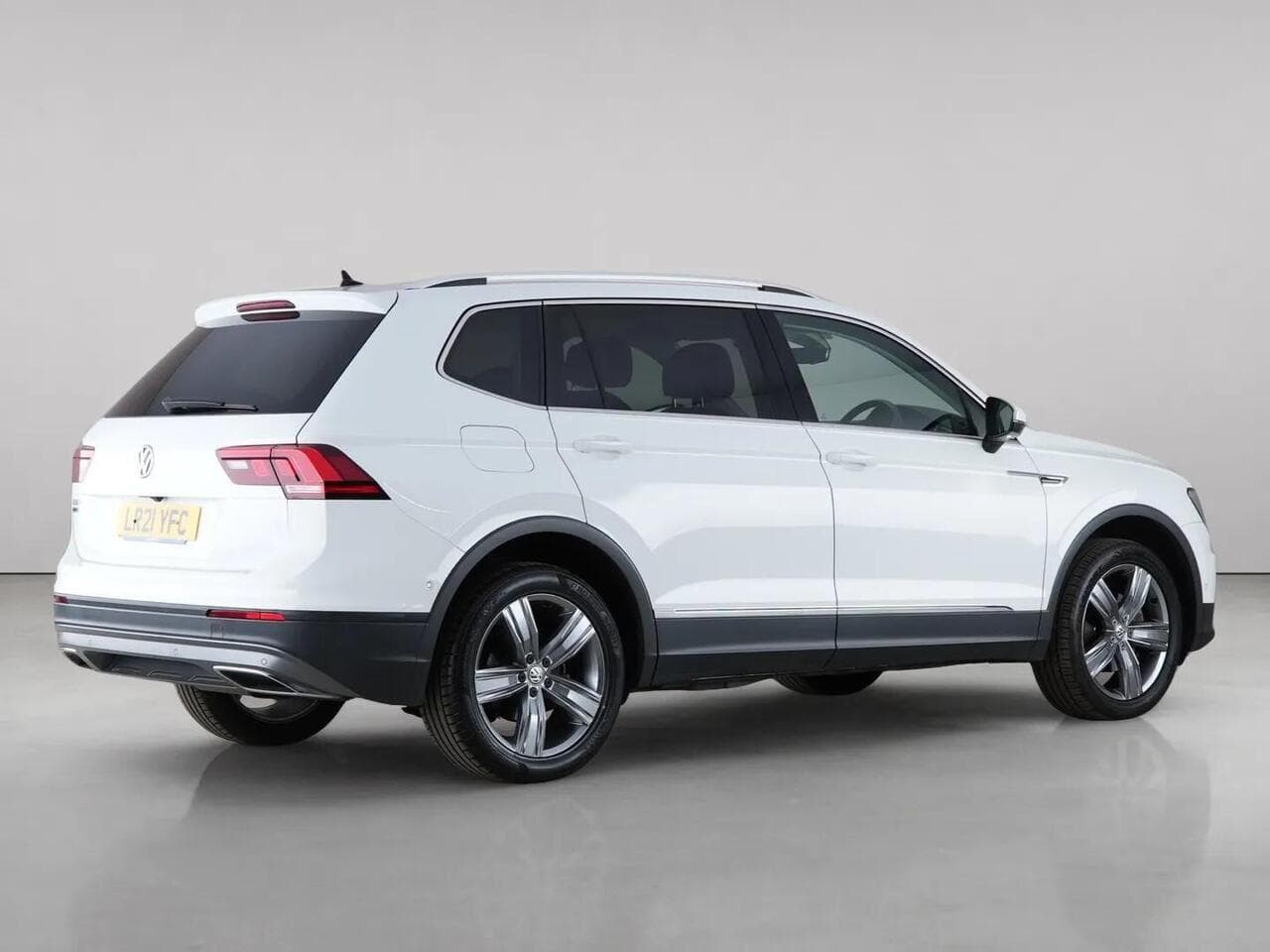 Volkswagen Tiguan Allspace thumbnail Rear Right