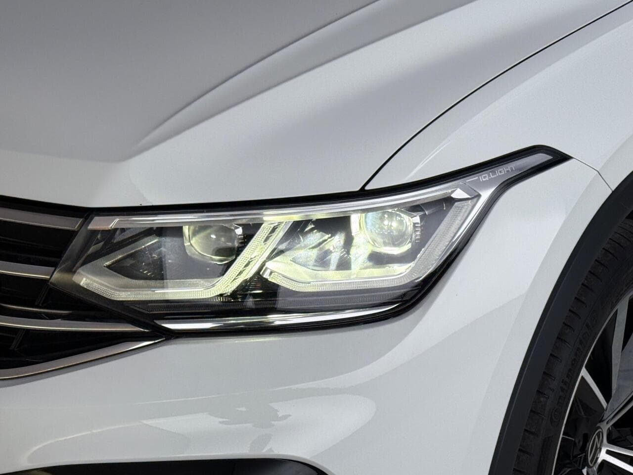 Volkswagen Tiguan thumbnail Lights Front