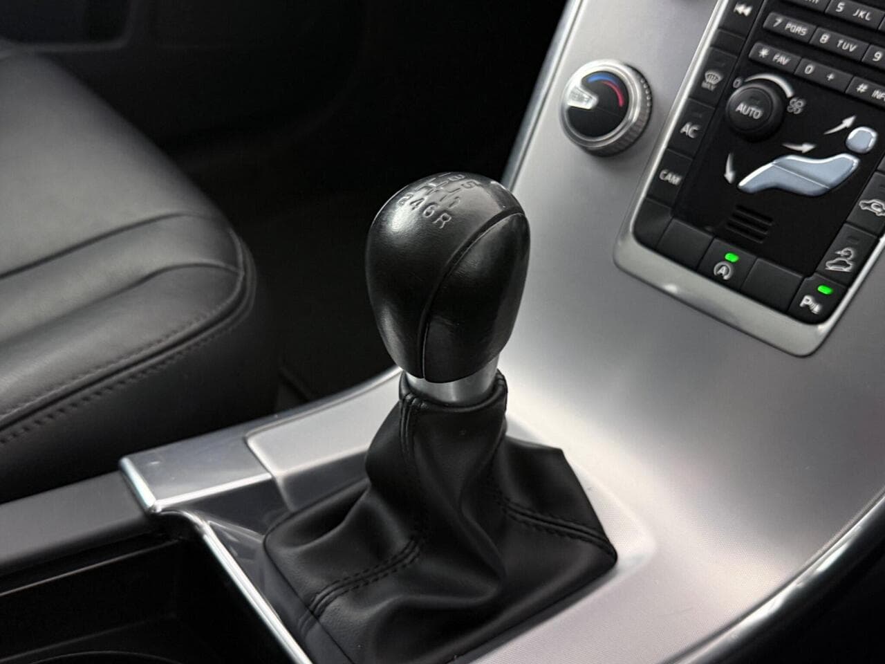 Volvo XC60 thumbnail Interior Front