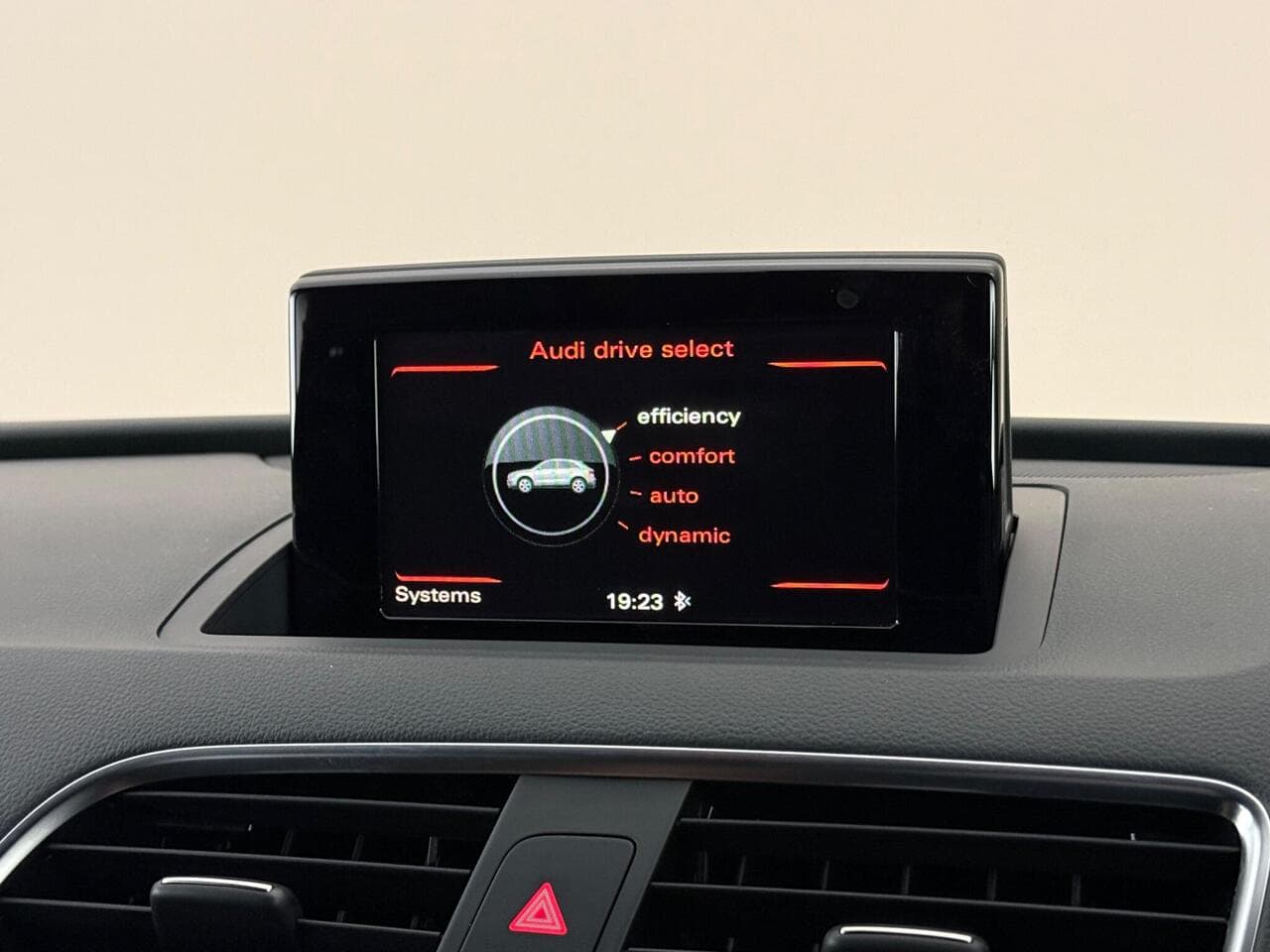 Audi Q3 thumbnail Infotainment System