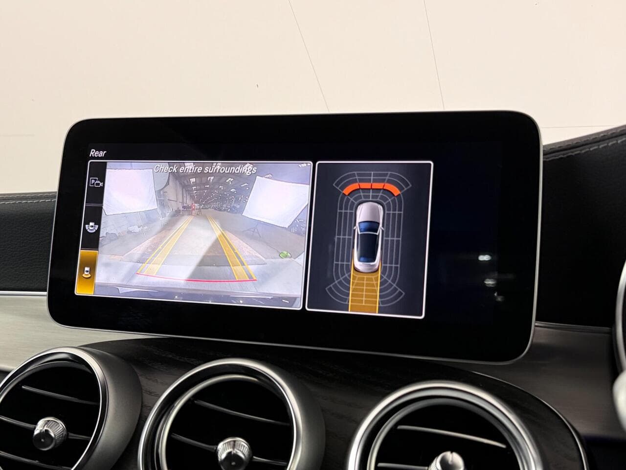 Mercedes-Benz C Class thumbnail Infotainment System
