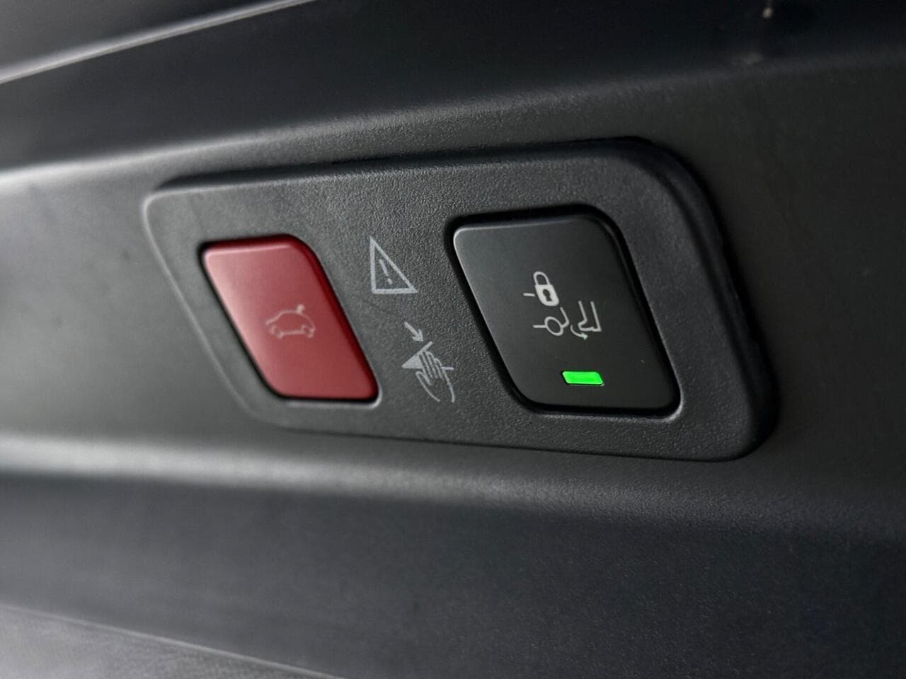 Peugeot 5008 thumbnail Misc Controls