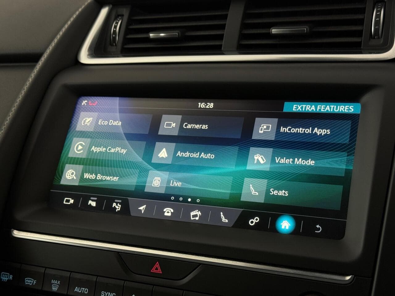 Jaguar E-PACE thumbnail Infotainment System
