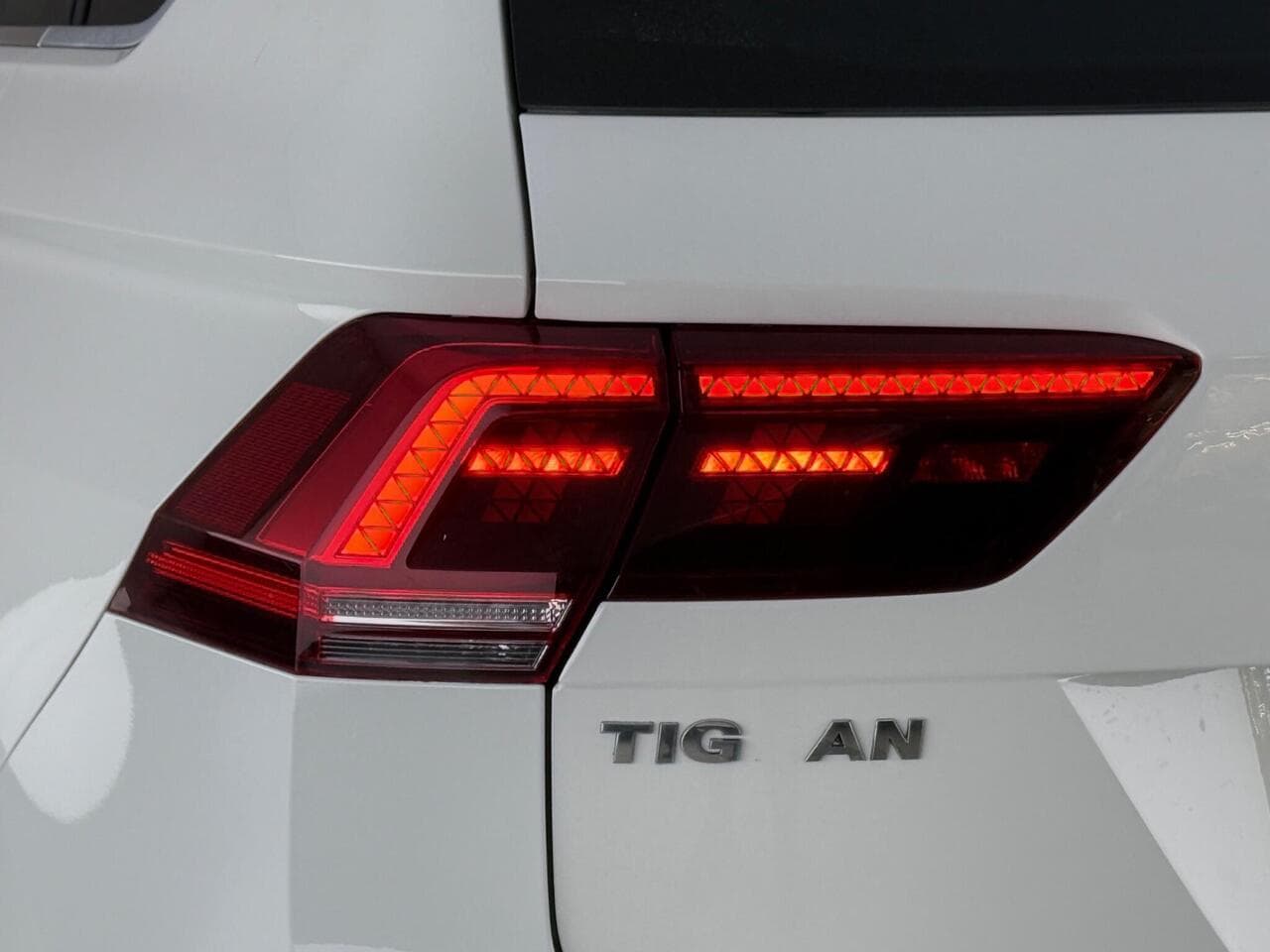 Volkswagen Tiguan thumbnail Lights Rear