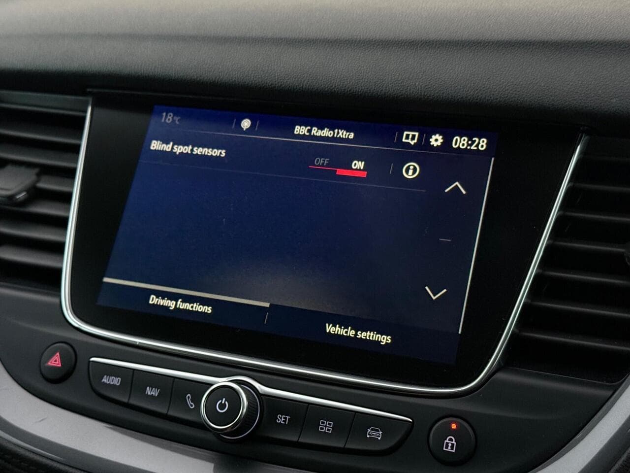 Vauxhall Grandland X thumbnail Infotainment System