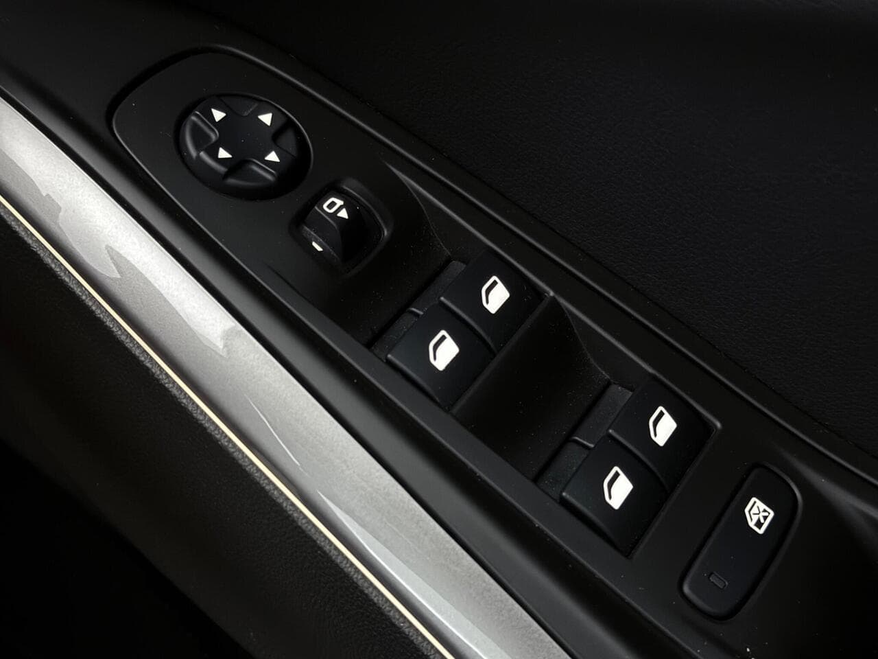 Vauxhall Grandland X thumbnail Misc Controls