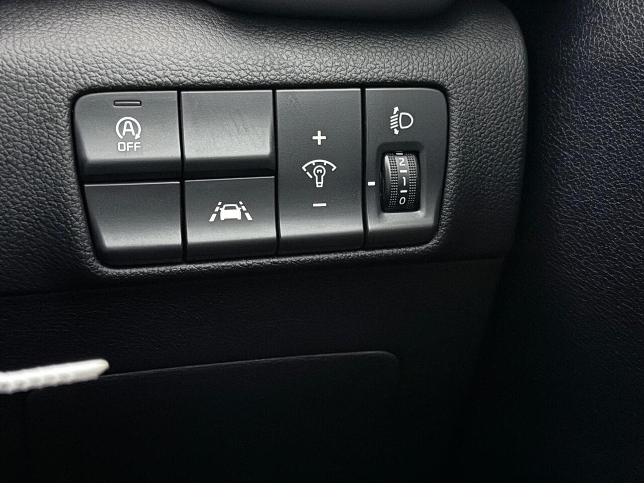 Kia Sportage thumbnail Misc Controls