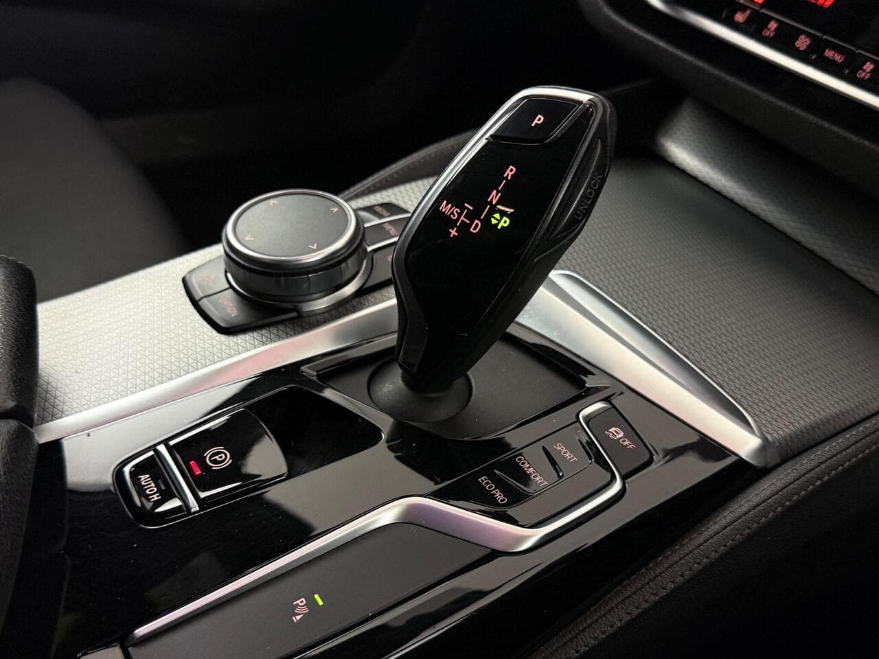 BMW 5 Series thumbnail Interior Front