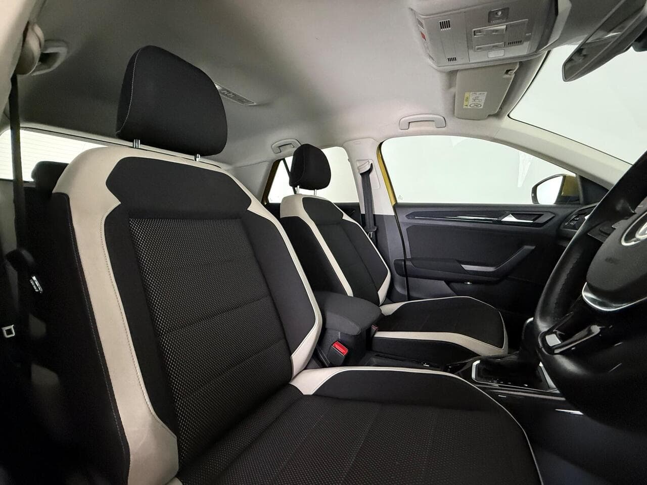 Volkswagen T-Roc thumbnail Seat Driver