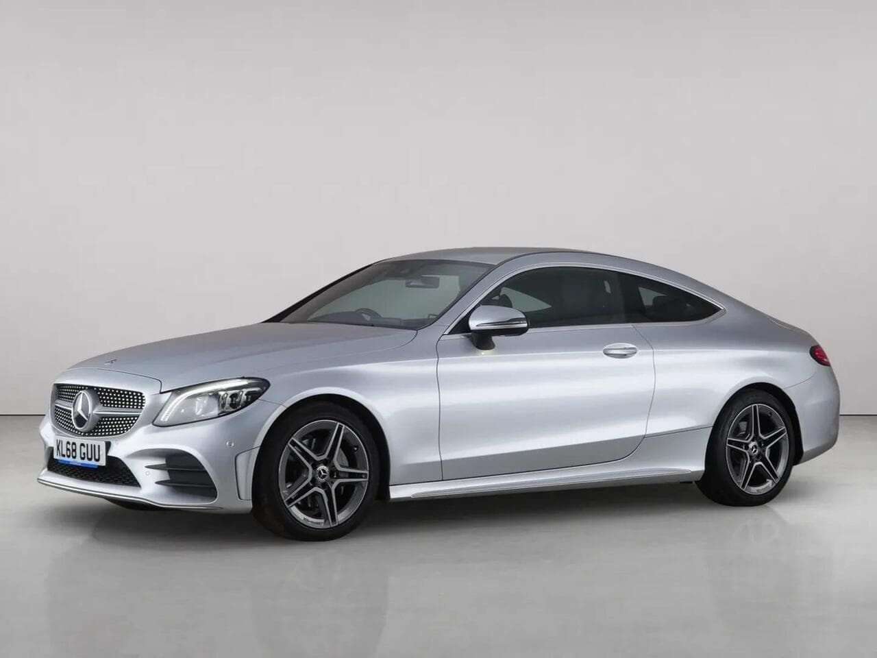Mercedes-Benz C Class thumbnail Front Left